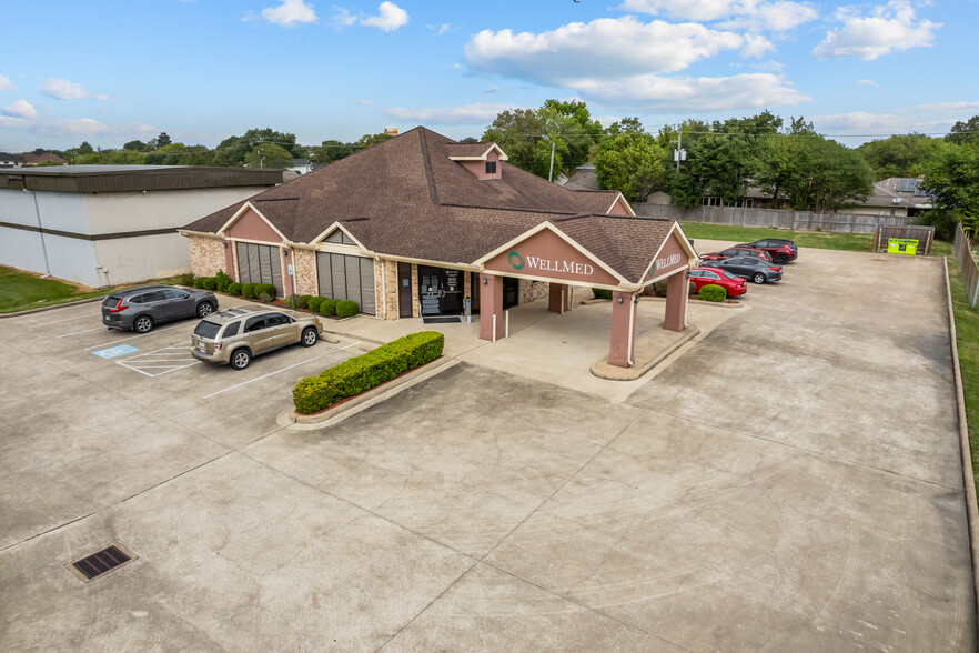 10611 W Fairmont Pky, La Porte, TX for lease - Building Photo - Image 2 of 25