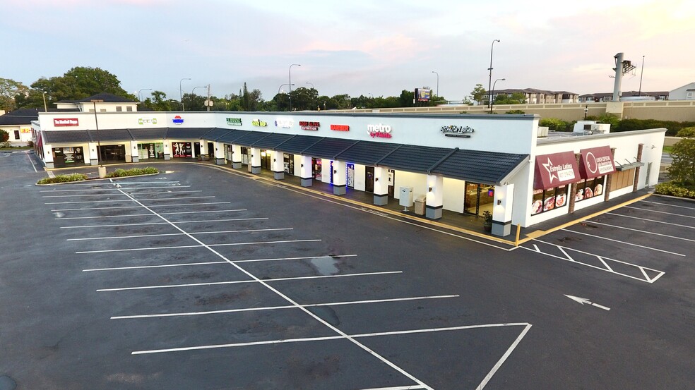 7325-7371 Lake Underhill Rd, Orlando, FL for lease - Building Photo - Image 3 of 6