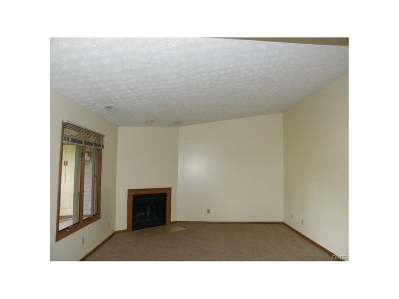 1308 Lyons Rd, Centerville, OH for sale - Interior Photo - Image 3 of 12