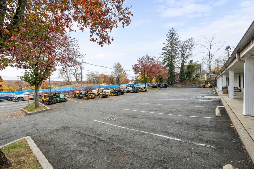 1190 Pompton Ave, Cedar Grove, NJ for sale - Building Photo - Image 3 of 31