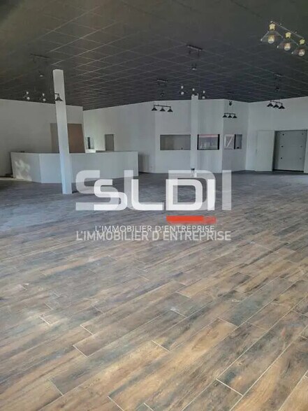 Flex in Dardilly for lease - Building Photo - Image 3 of 16