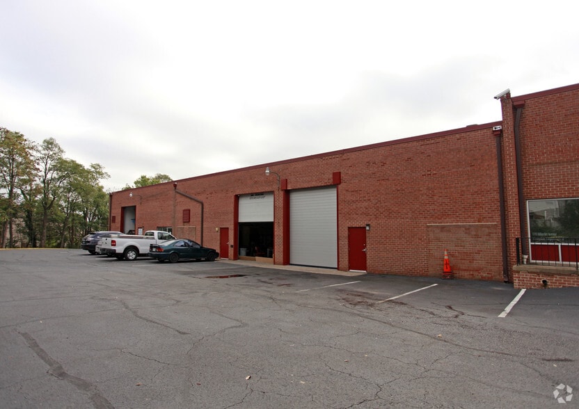 3907-3937 Wheeler Ave, Alexandria, VA for lease - Building Photo - Image 3 of 3