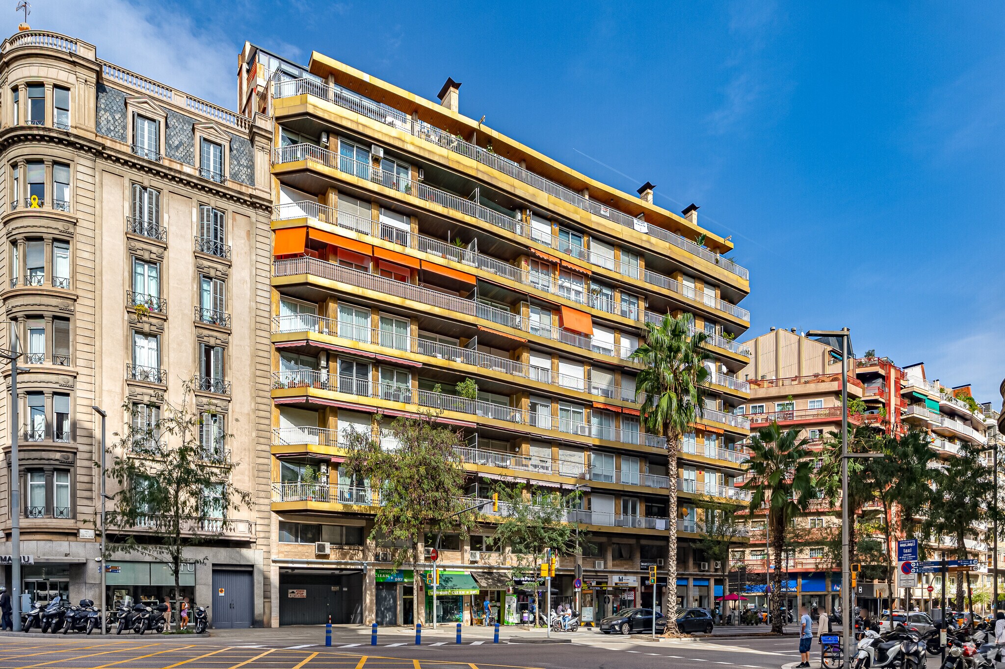 Multifamily in Barcelona, Barcelona for sale Primary Photo- Image 1 of 11