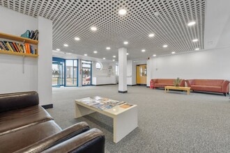 Oak Rd, Winfrith Newburgh for lease Interior Photo- Image 1 of 4