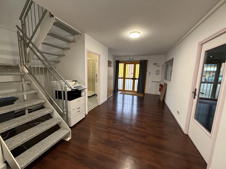 Office in SAINT-OUEN-L'AUMONE for sale - Interior Photo - Image 1 of 8