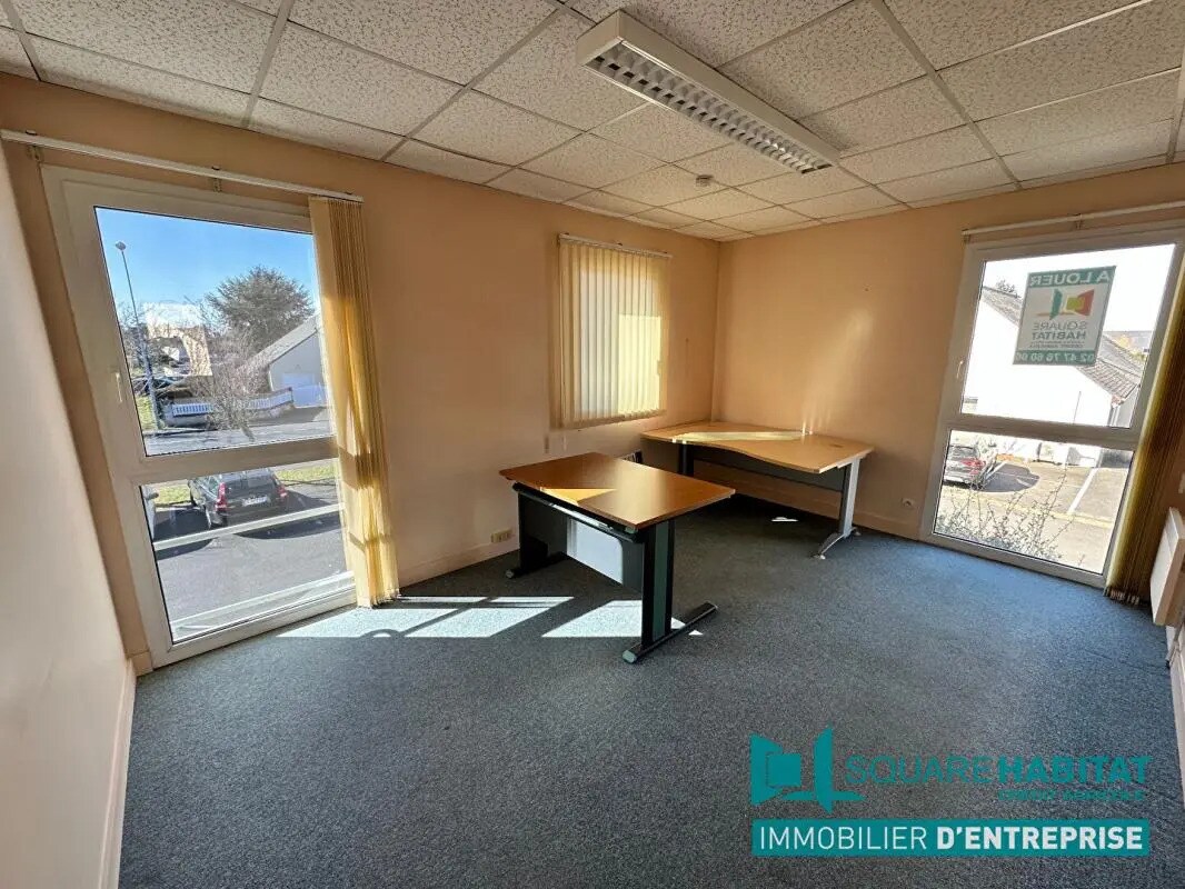 Office in Saint-Avertin for lease Interior Photo- Image 1 of 11