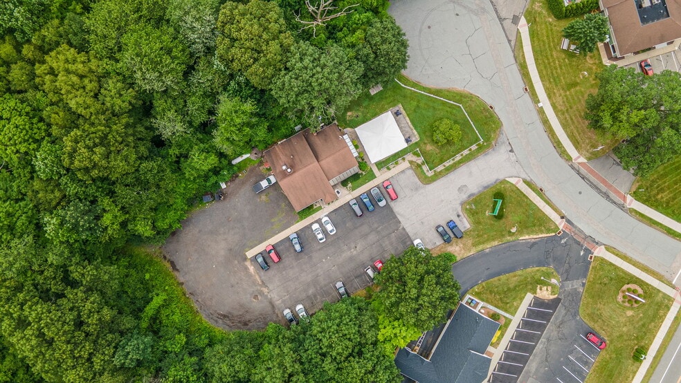 7 Independence Dr, Marlborough, CT for sale - Building Photo - Image 1 of 8