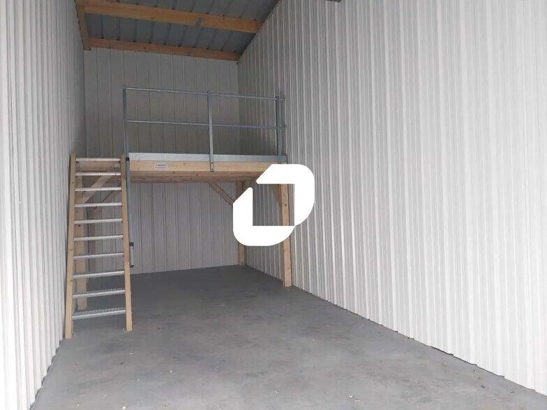 6 Avenue Louis Pasteur, Maurepas for lease - Interior Photo - Image 1 of 5