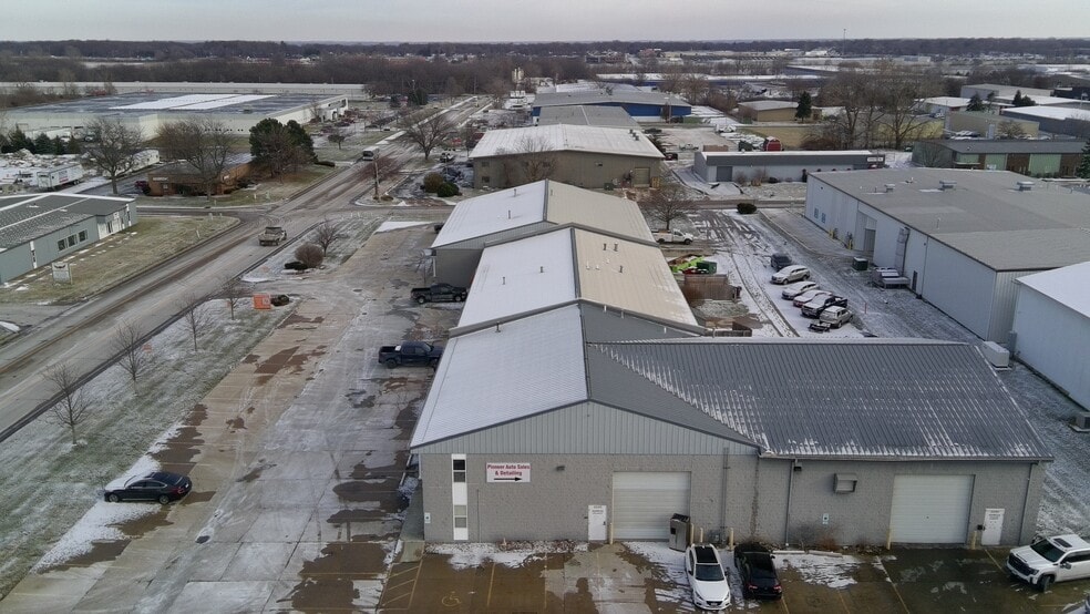 2200-2240 W Townline Rd, Peoria, IL for sale - Building Photo - Image 3 of 6