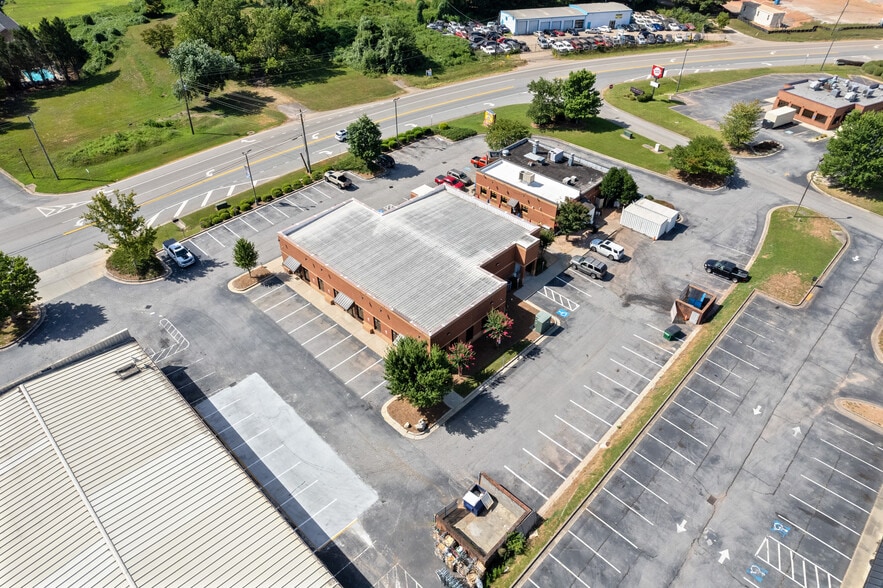 3584 Atlanta Hwy, Flowery Branch, GA for lease - Building Photo - Image 3 of 33