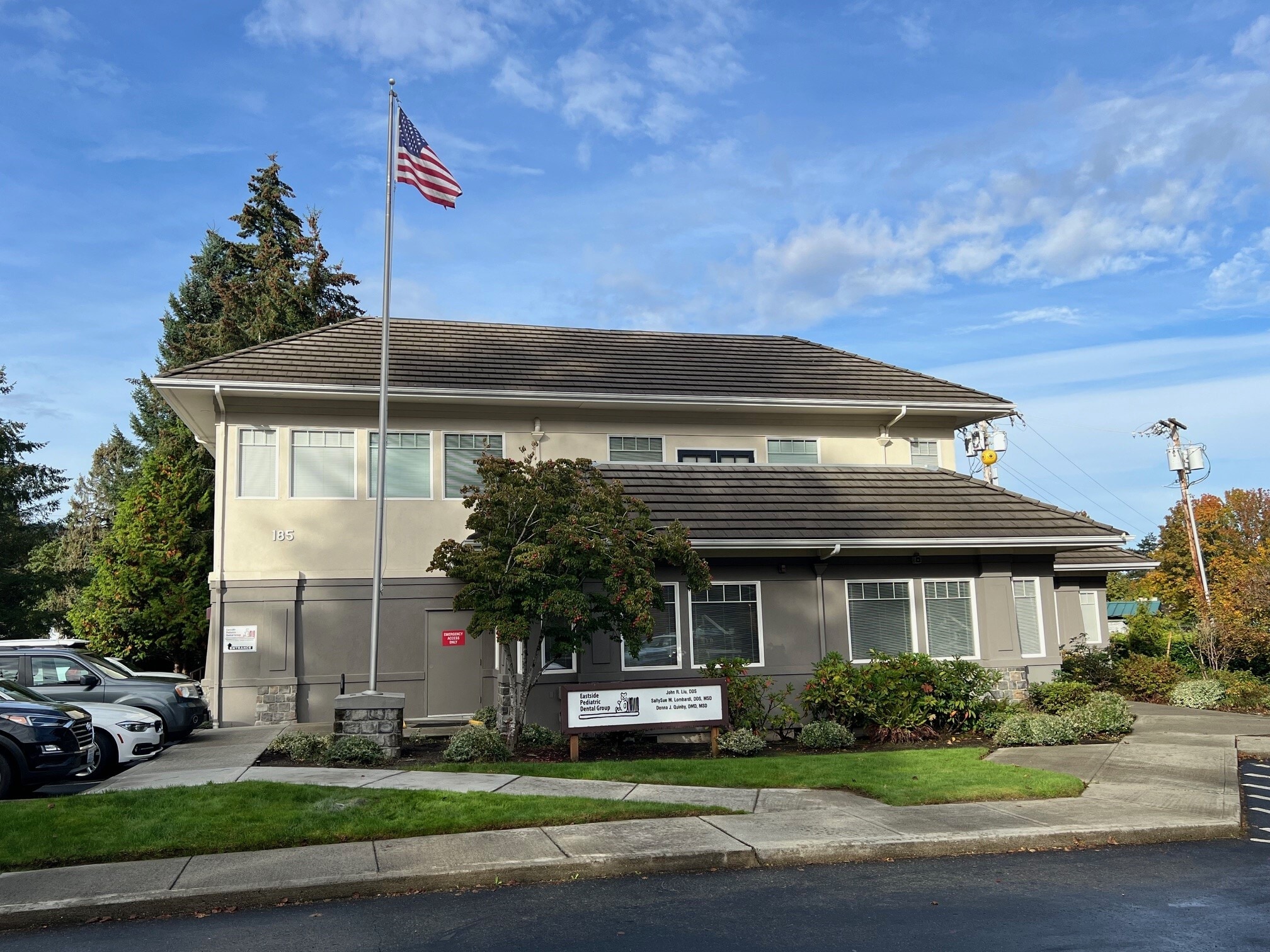 185 NE Gilman Blvd, Issaquah, WA for lease Primary Photo- Image 1 of 3