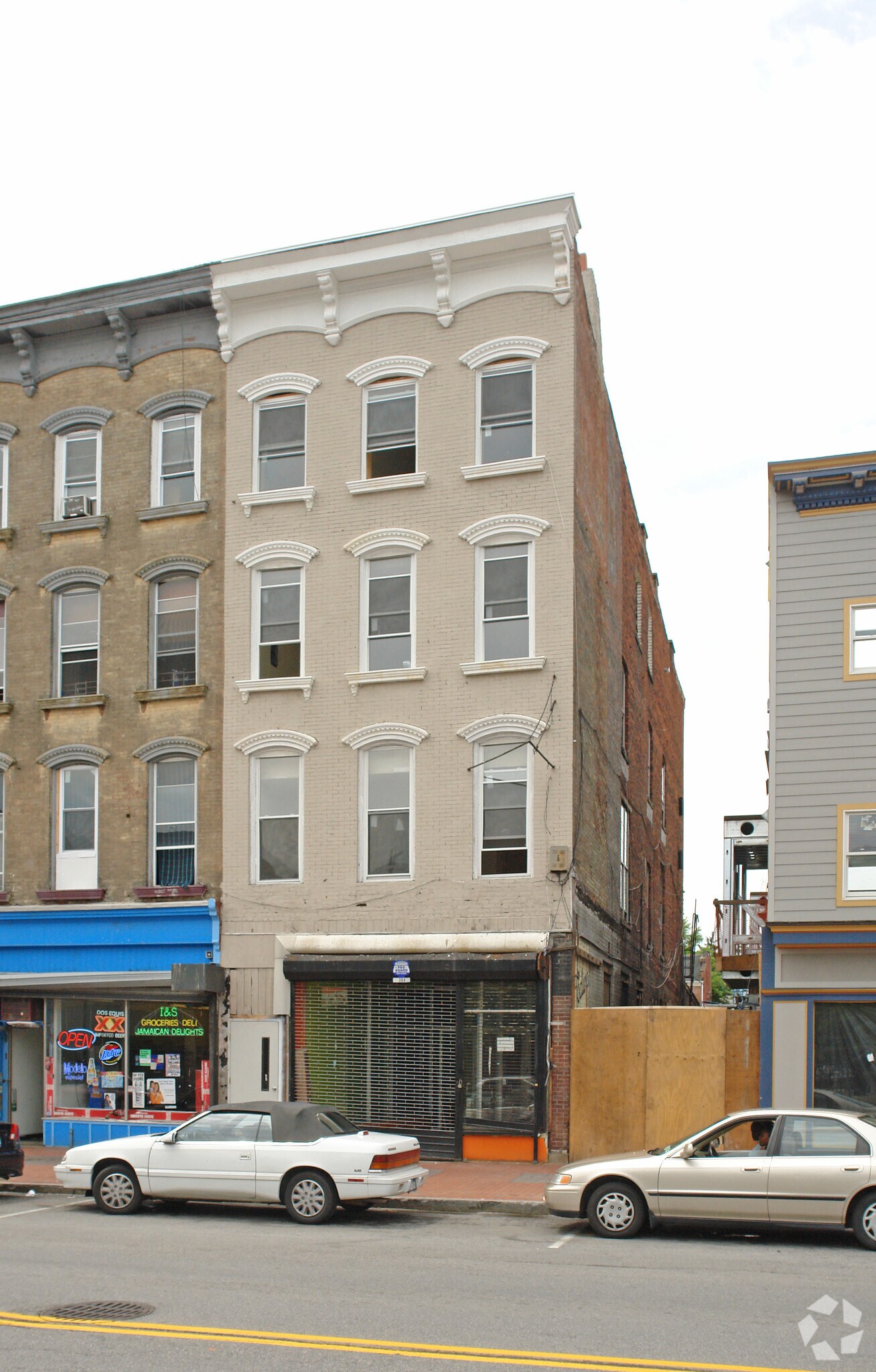 364 Main St, Poughkeepsie, NY 12601