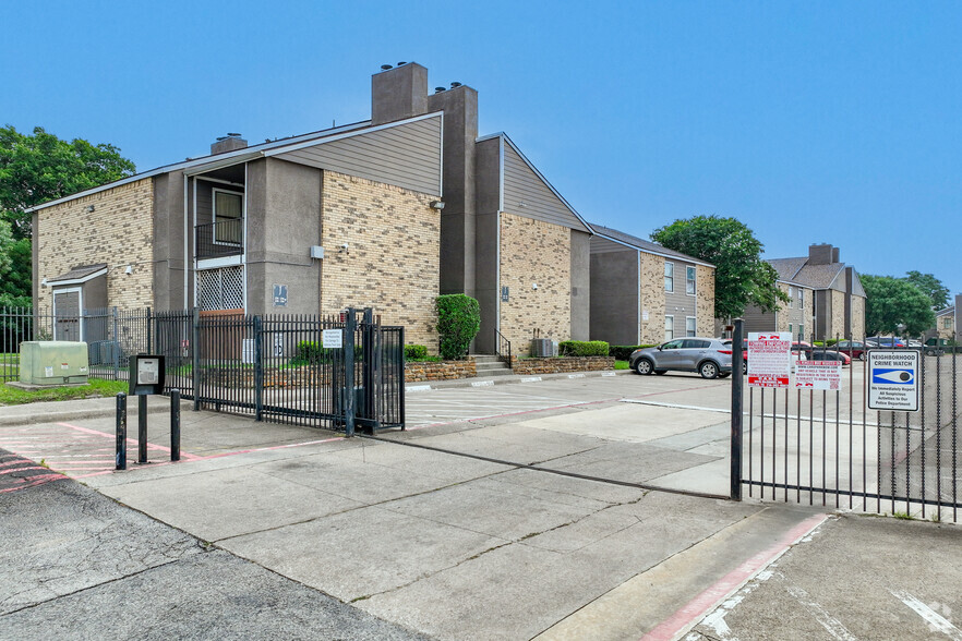 9170 Forest Ln, Dallas, TX for lease - Building Photo - Image 3 of 4