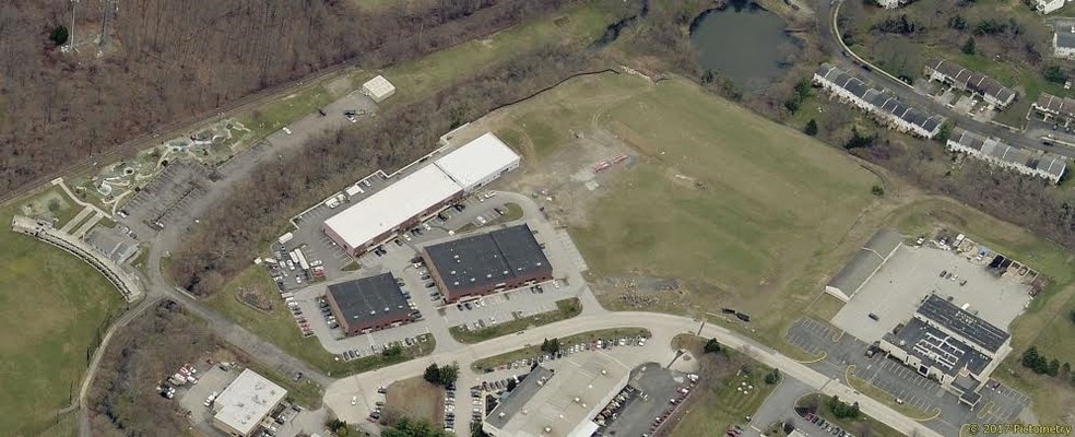 11 Hagerty Blvd, West Chester, PA for lease - Building Photo - Image 3 of 13