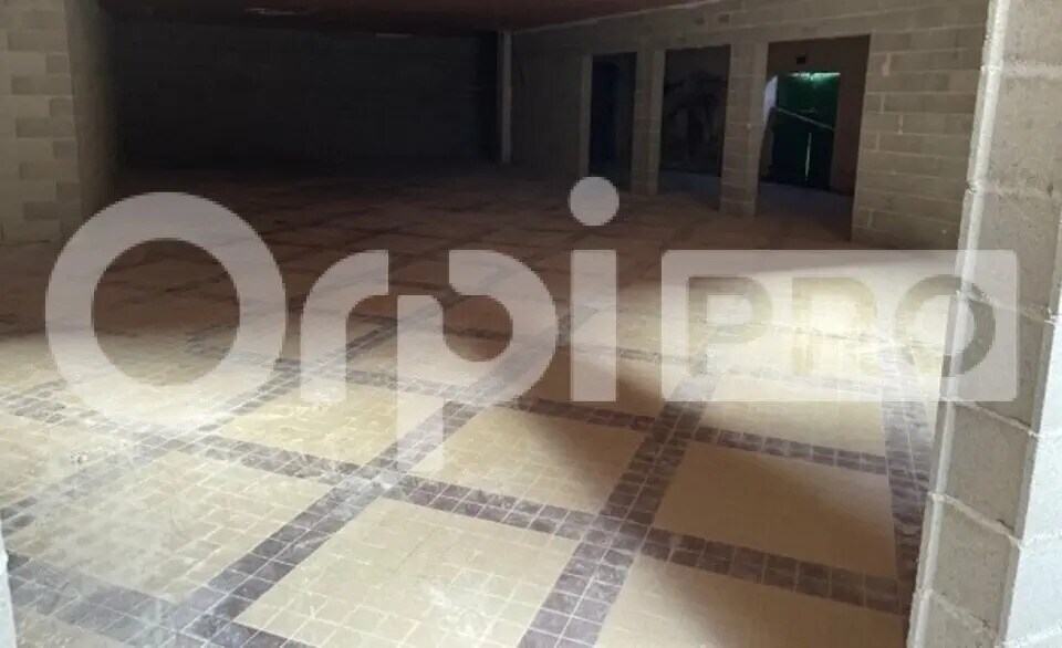 Retail in Le Palais-sur-Vienne for lease - Interior Photo - Image 3 of 3