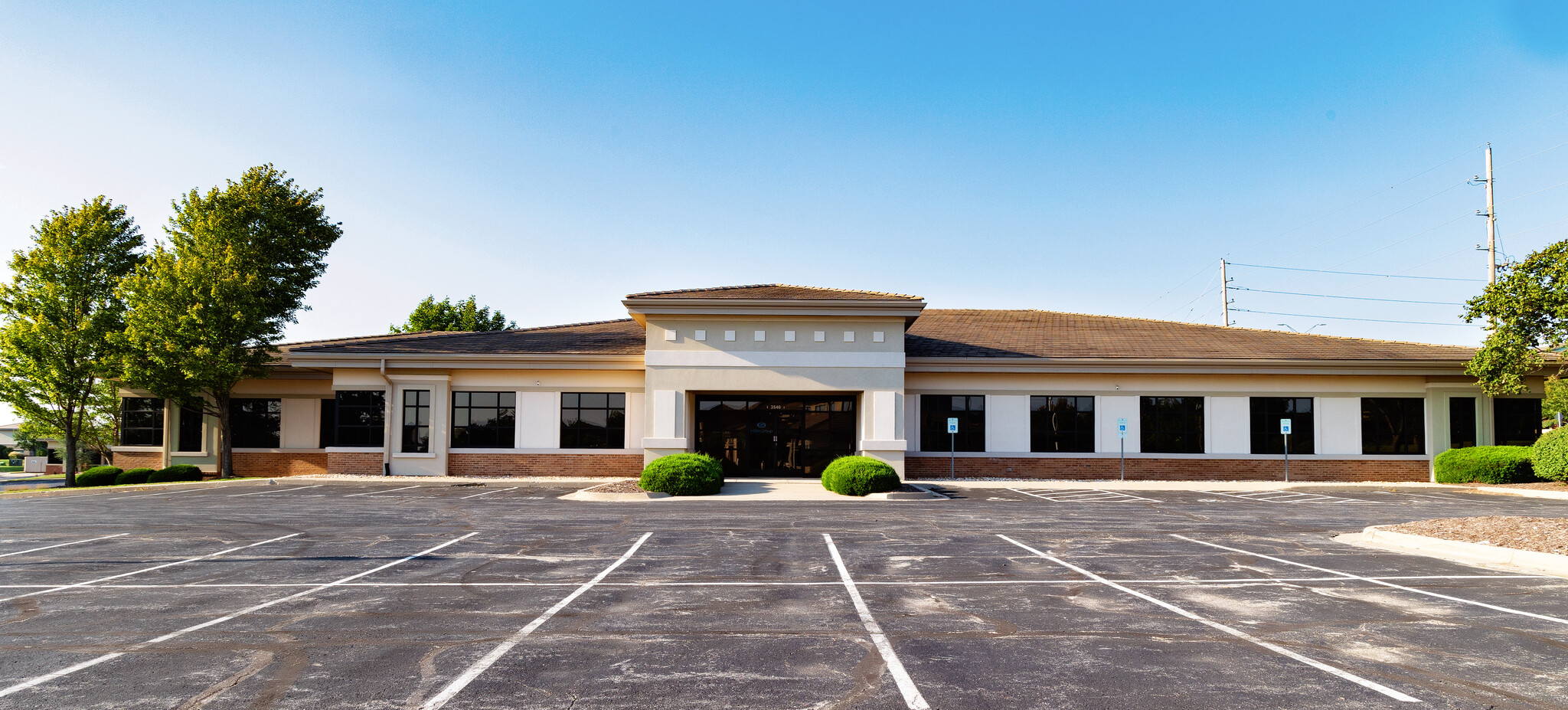 3540 NE Ralph Powell Rd, Lees Summit, MO for lease Building Photo- Image 1 of 10