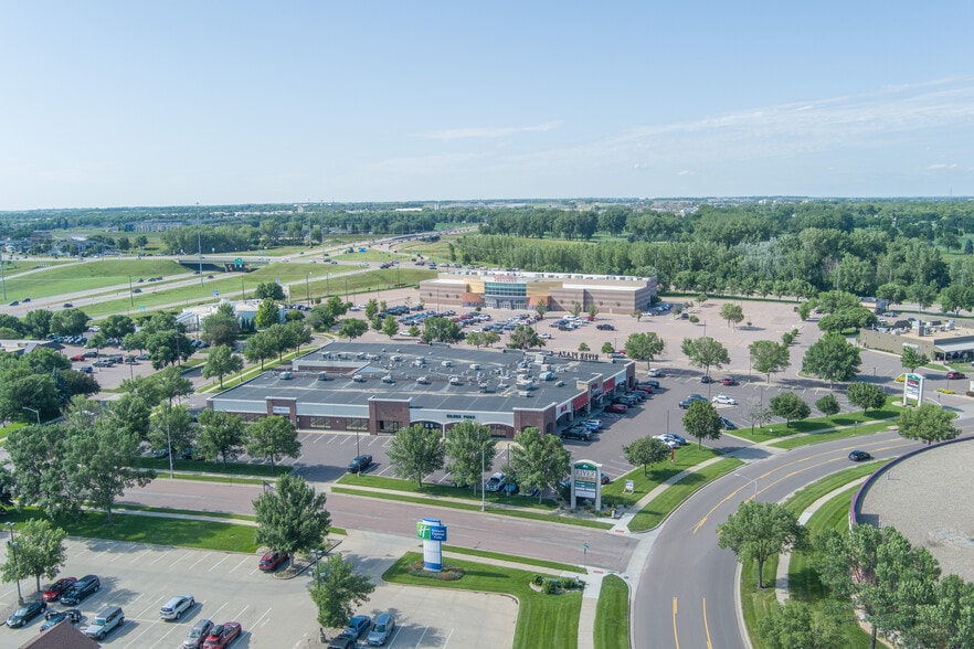 2425 S Shirley Ave, Sioux Falls, SD for lease - Building Photo - Image 1 of 1