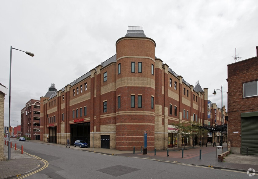 Newport Cres, Middlesbrough for lease - Primary Photo - Image 1 of 7