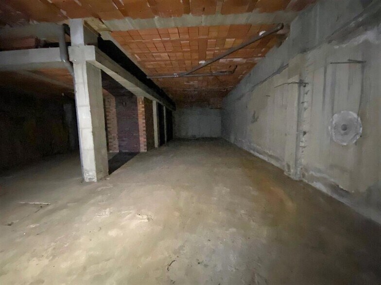 Retail in Ponferrada for sale - Building Photo - Image 3 of 6