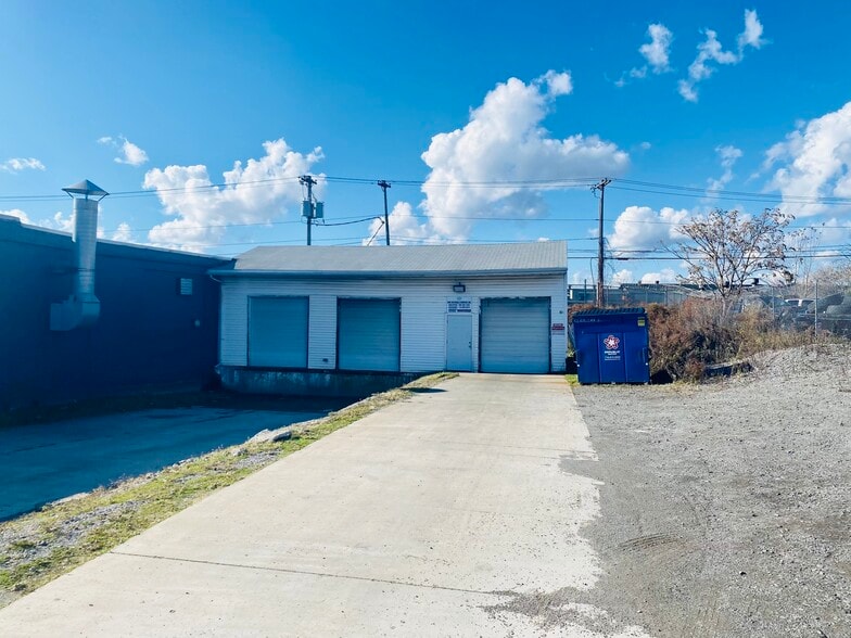 812 E Ferry St, Buffalo, NY for lease - Building Photo - Image 3 of 8