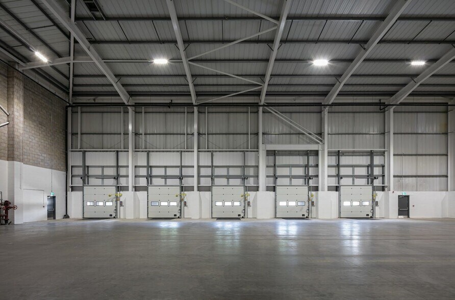 93 George Richards Way, Altrincham for lease - Building Photo - Image 3 of 12