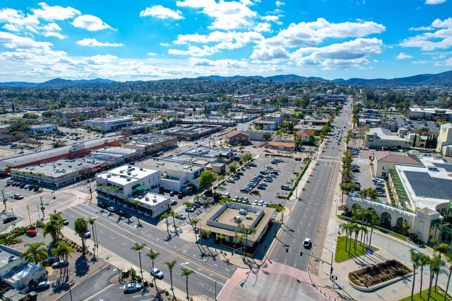 125 N Broadway, Escondido, CA for lease - Building Photo - Image 2 of 12