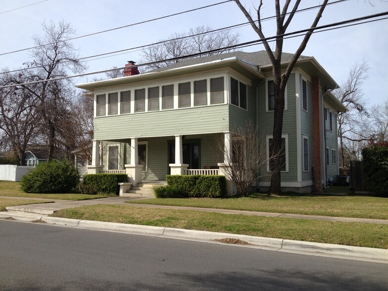 1102 S Rock St, TX 78626