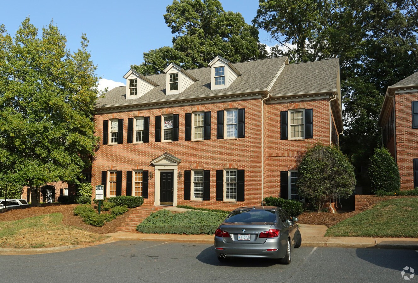 6743 Fairview Rd, Charlotte, NC 28210