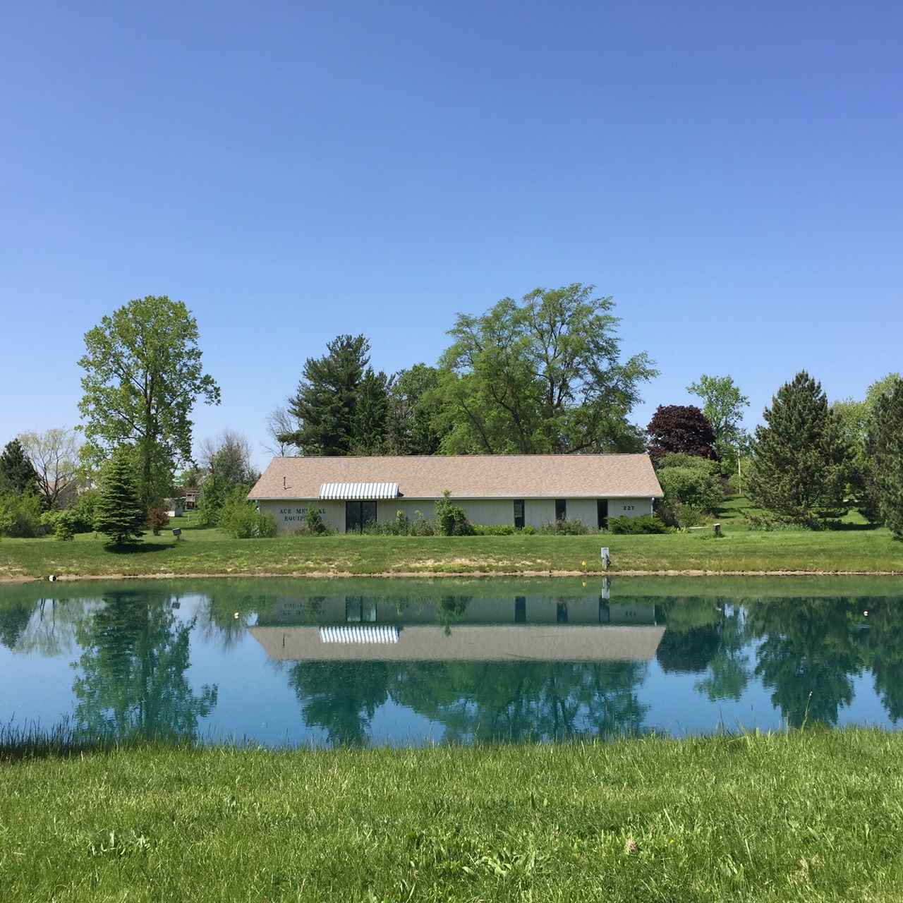 227 E Dupont Rd, Fort Wayne, IN for sale Primary Photo- Image 1 of 1