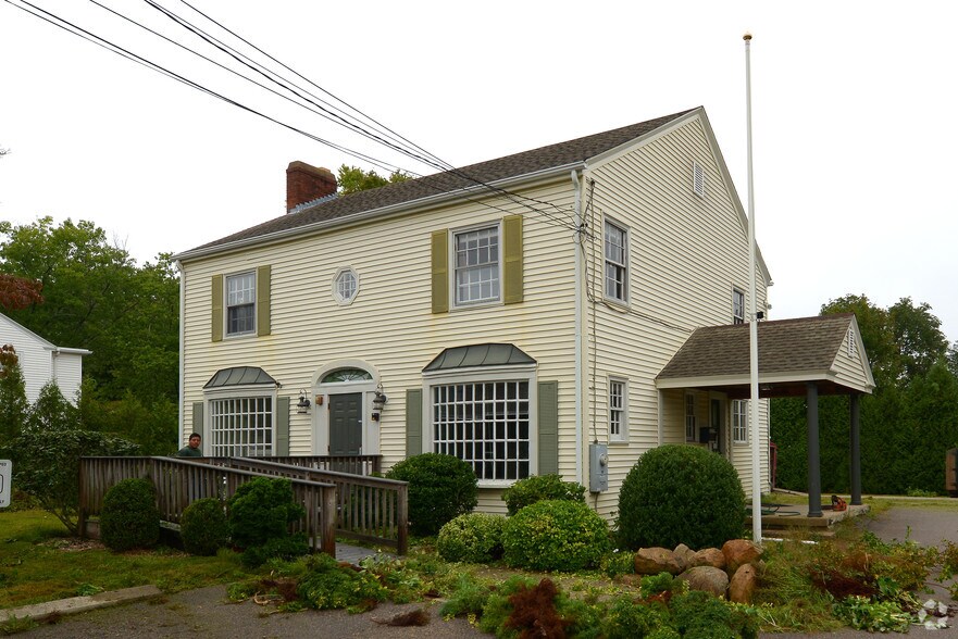 28 Wells St, Westerly, RI for sale - Primary Photo - Image 1 of 1