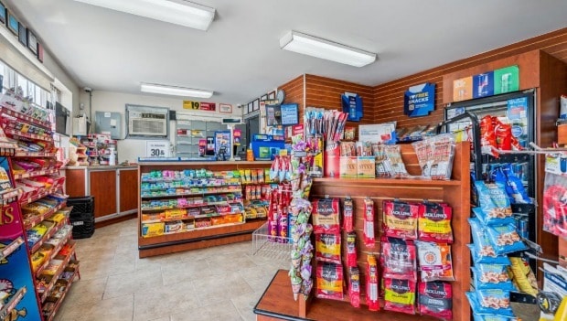 935 St David St N, Fergus, ON for sale - Interior Photo - Image 3 of 4