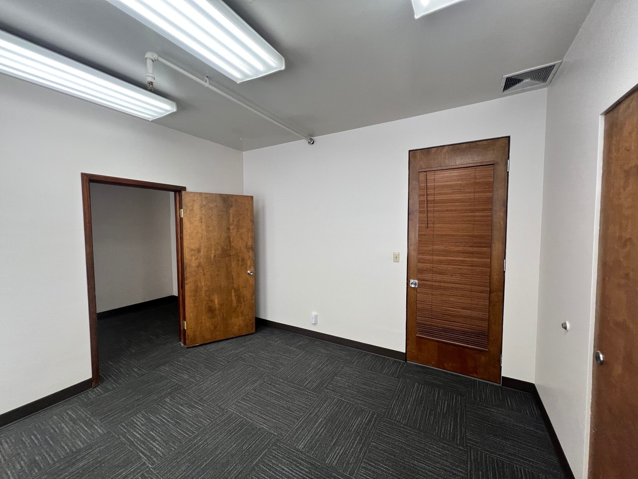 153-191 High St SE, Salem, OR for lease Interior Photo- Image 1 of 5