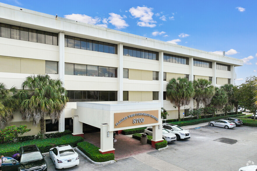 8700 W Flagler St, Miami, FL for lease - Building Photo - Image 3 of 22