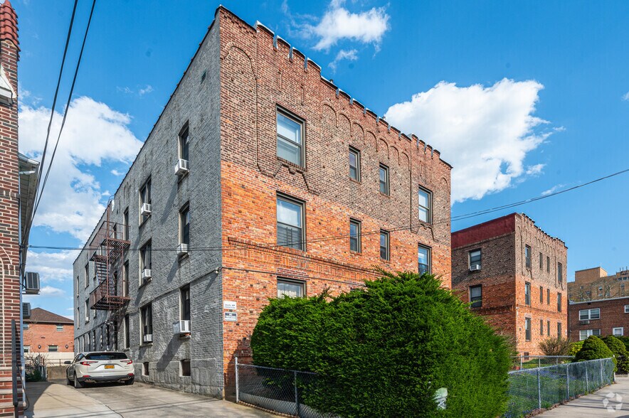 40-45 201st St, Bayside, NY for sale - Primary Photo - Image 1 of 1