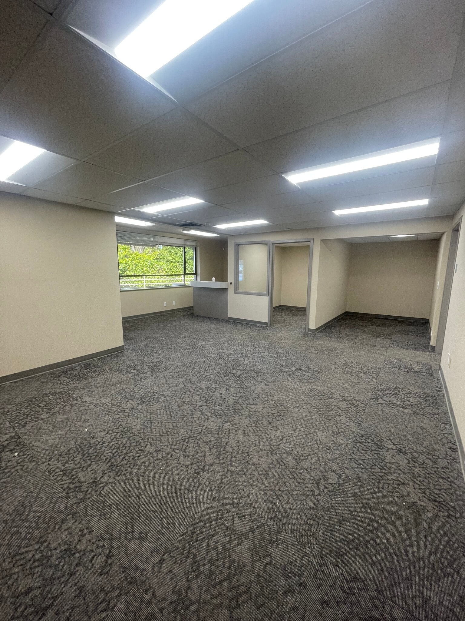 12521 Evergreen Dr, Mukilteo, WA for lease Interior Photo- Image 1 of 11