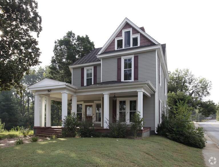 263 W Main St, Laurens, SC 29360