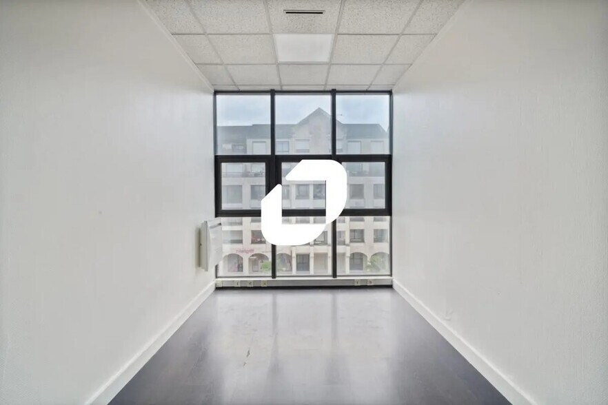 Office in Nogent-sur-Marne for lease - Interior Photo - Image 3 of 14