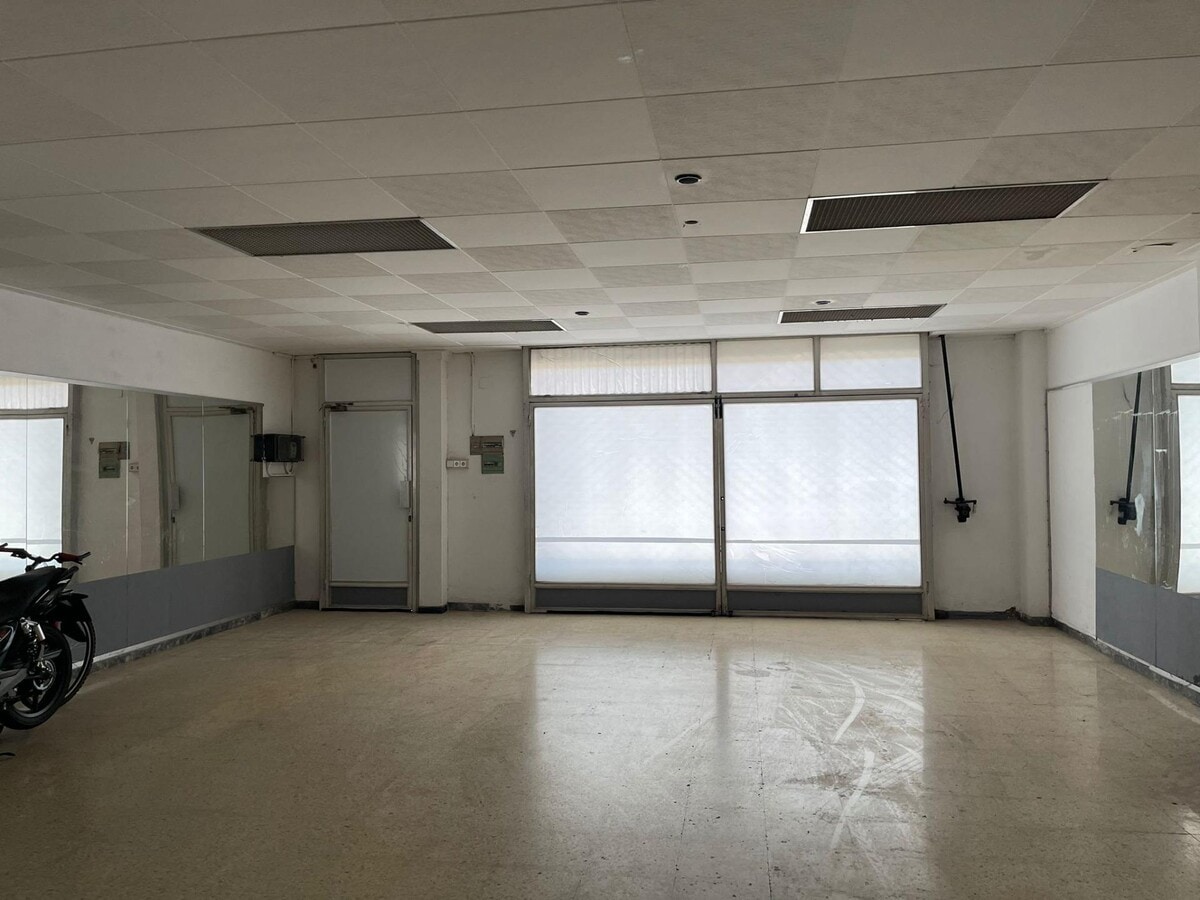 Mollet del Vallès, BAR 08100 - - - Interior Photo - Image 1 of 10