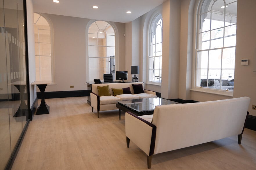 High St, Marlborough for lease - Lobby - Image 3 of 8