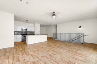 1430 Dragon St, Dallas, TX for lease Interior Photo- Image 2 of 3