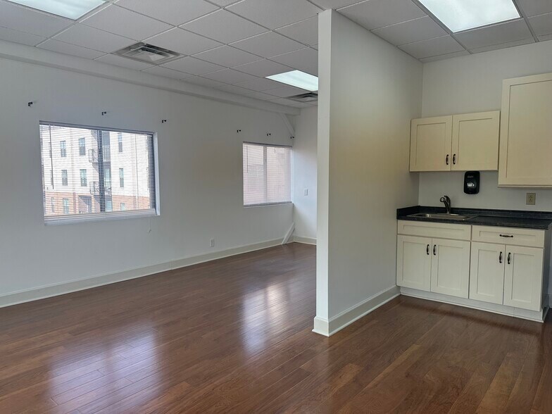 225 Walton Ave, Lexington, KY 40502 225 Walton Avenue First Floor