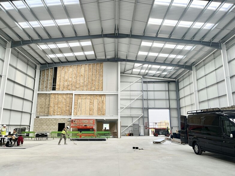Station Approach, Waltham Cross for lease - Building Photo - Image 3 of 9