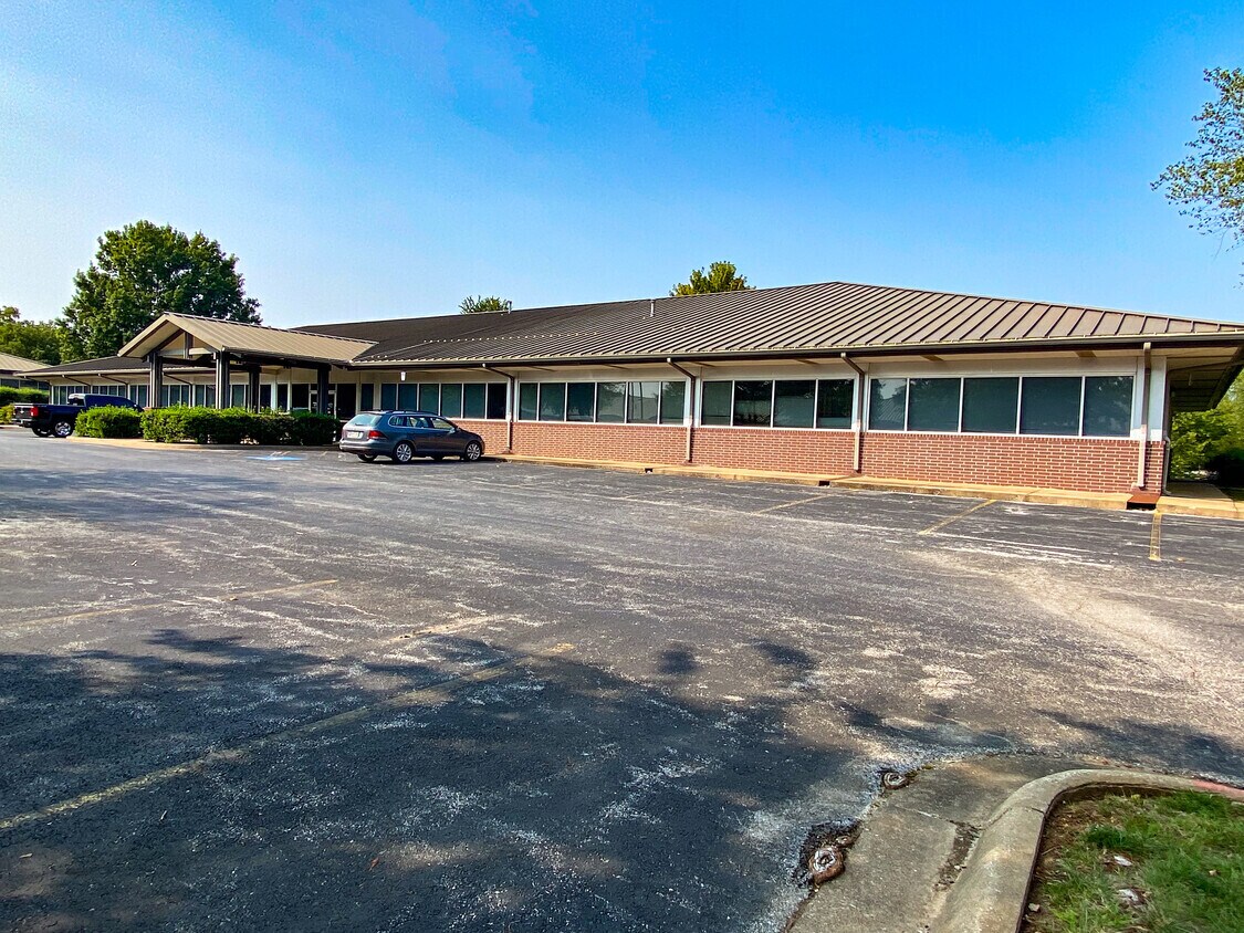 3203 NE Red Hawk Dr, Bentonville, AR for sale Building Photo- Image 1 of 1