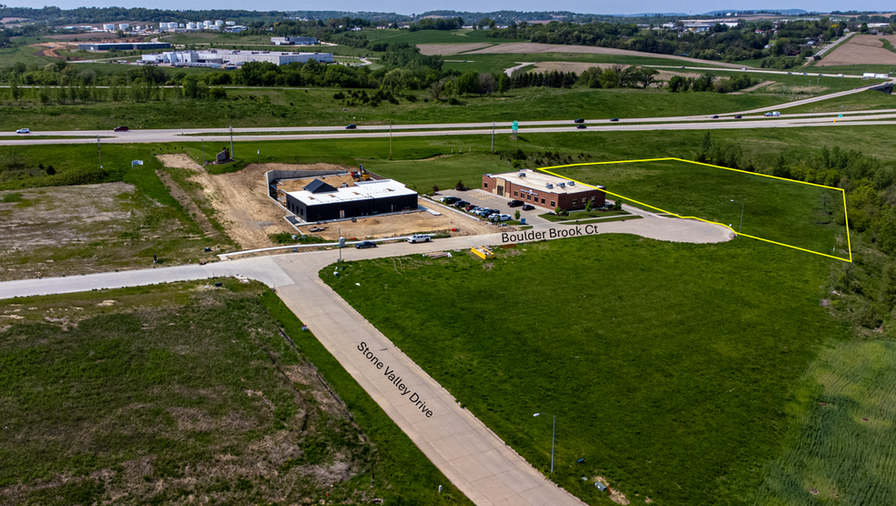 6501 Boulder Brook Court, Dubuque, IA for sale - Aerial - Image 1 of 5