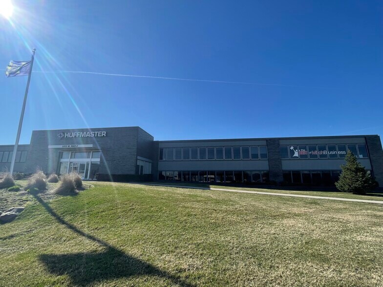 1055 W Maple Rd, Clawson, MI for sale - Building Photo - Image 1 of 1