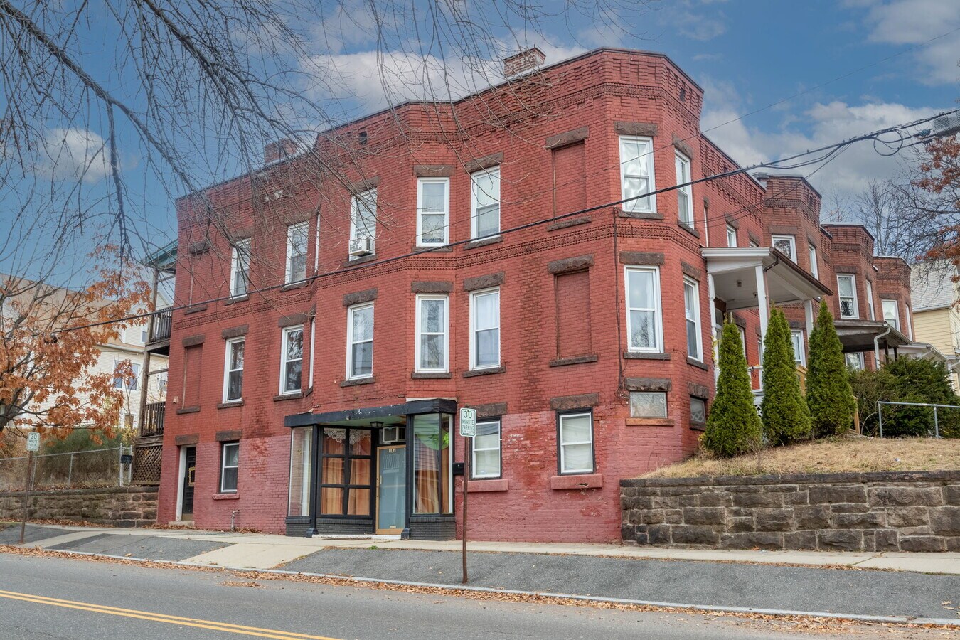 301 Linden St, Holyoke, MA 01040