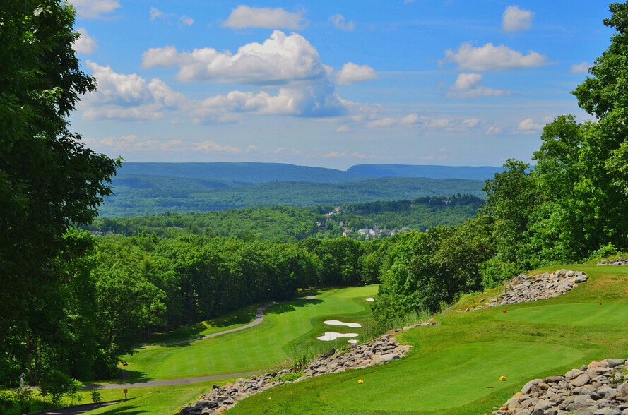 1445 Big Ridge Dr, East Stroudsburg, PA for sale - Primary Photo - Image 1 of 1