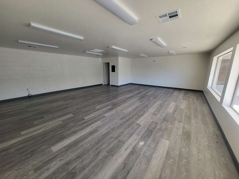 311 S Frontage Rd, Pahrump, NV for lease - Interior Photo - Image 2 of 4