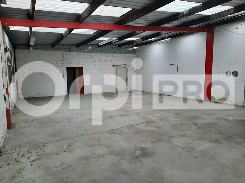 Flex in Pontpoint for lease - Building Photo - Image 3 of 7