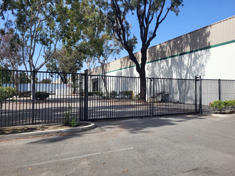 16205 Distribution Way, Cerritos, CA for lease - Building Photo - Image 2 of 7